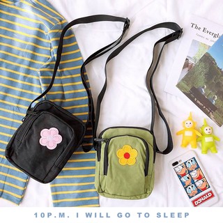 ทักแชทก่อนสั่ง 🕙 กระเป๋าสะพายข้าง ลายดอกไม้ มี 2 สี ดำ เขียว (Flower small bag)