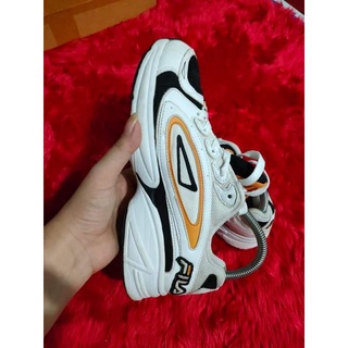 เท้าผ้าใบ Fila size 40  ราคา450บาท