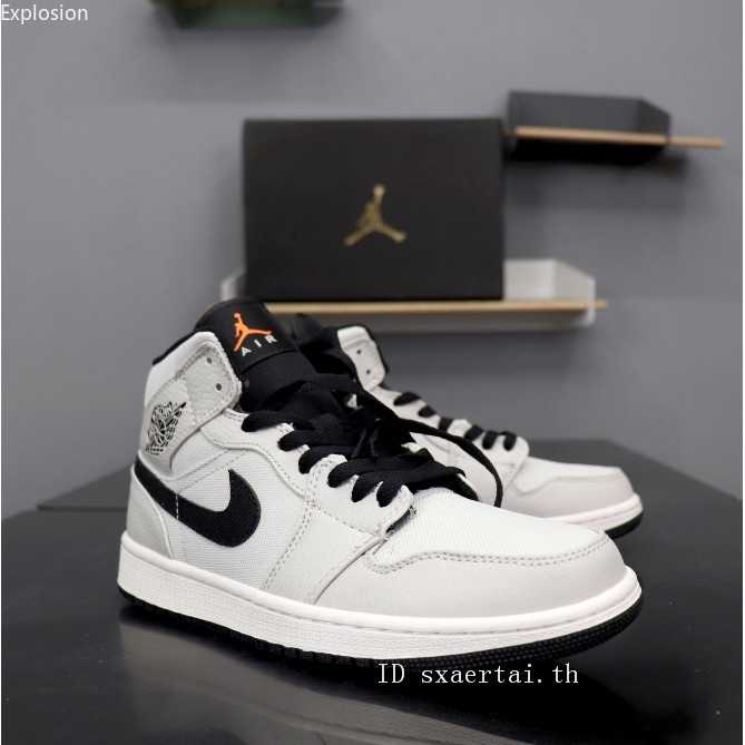 Nike Air Jordan 1 Mid SE “Light Bone” จอร์แดน รองเท้าผ้าใบ 852542-002