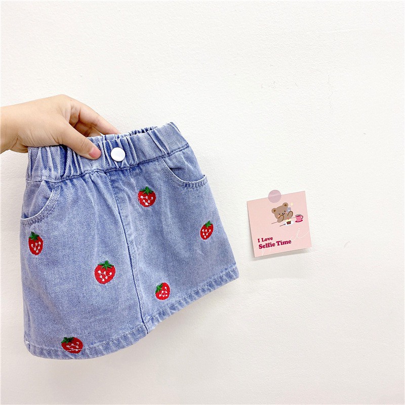 NANA พร้อมส่ง กระโปรงยีนส์เด็กผู้หญิง กางเกงยีนส์ลายสตรอเบอร์รี่ น่ารักมากๆขอบเอวด้านหลังเป็นยางยืด8726)