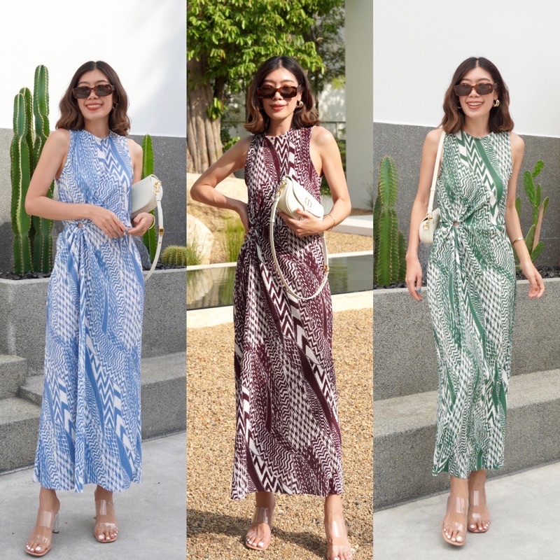 MAXI PLEATS DRESS เดรสพลีทแขนกุด สุดหรู