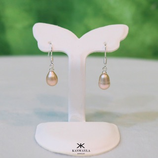 Under the sea pearl earring