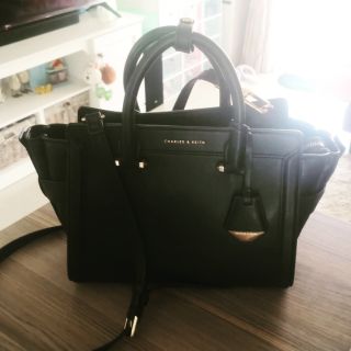 กระเป๋า Charles &amp; Keith ส่งต่อจ้า