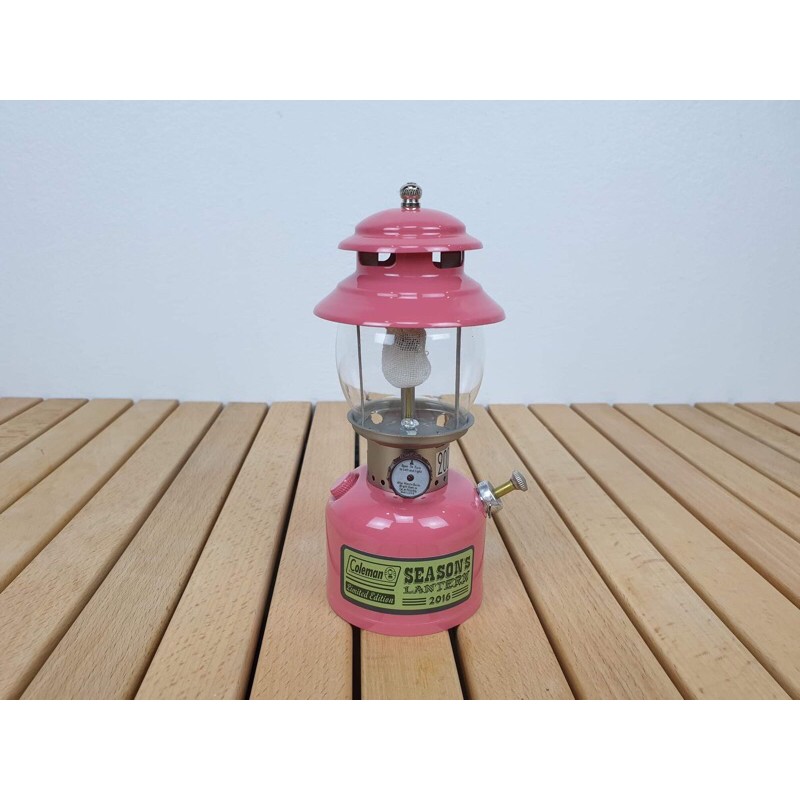 📌 Coleman Season’s Lantern mini 2016 LED 1/2 📌ใส่ถ่านaaa2ก้อน โป๊ะแก้ว ตัวถังเหล็ก สูบดึงได้