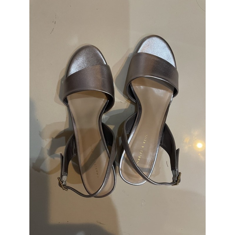 รองเท้า charles & keith size 39 สั่งออนไลน์จากเว็บมา ของแท้ 100%