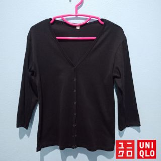 เสื้อยืด UNIQLO 💯%  ไซส์  XL มือสอง