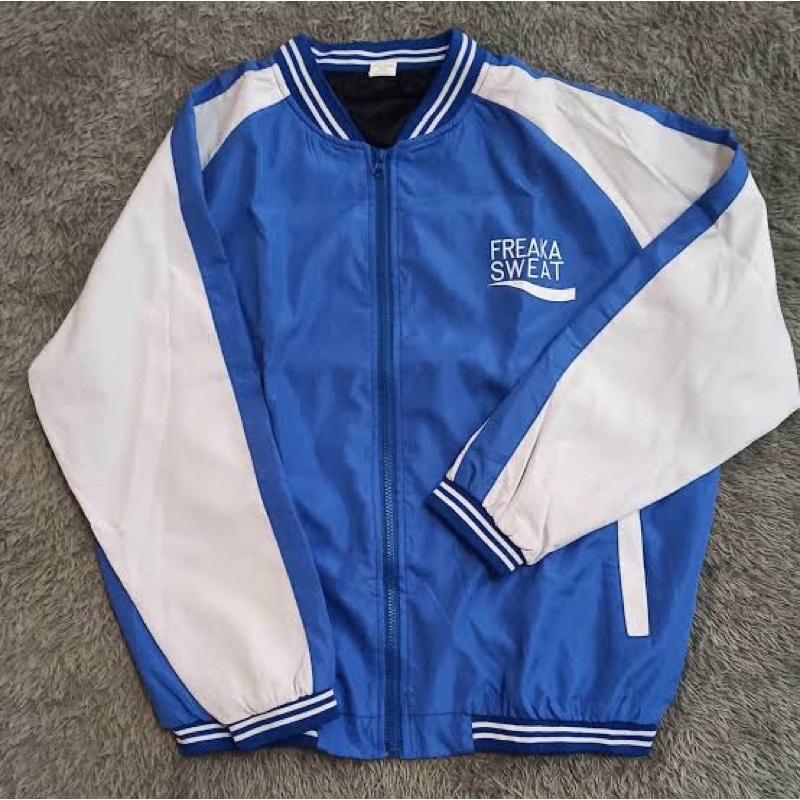 เสื้อแจ็คเก็ต VTG FREAKA SWEAT VARSITY สไตล์วินเทจ NO POCARI SWEAT