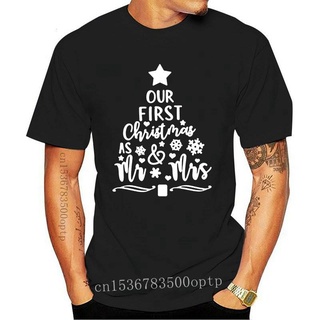 ขายดี!ใหม่ เสื้อยืดลําลอง แขนสั้น พิมพ์ลายกราฟฟิค Our First Christmas As Mr Mrs Funny Husband And Wife Lywed สําหรับผู้ช