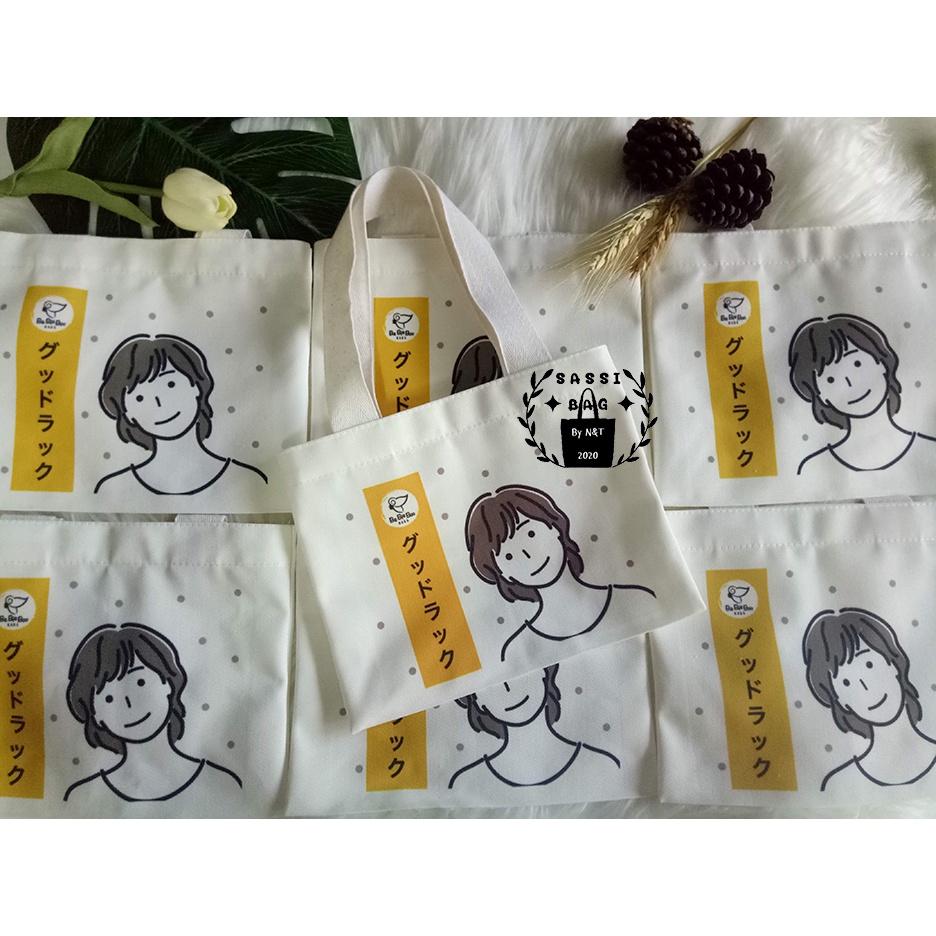 ถุงหูหิ้วขนาดเล็กน่ารัก มีทั้งแบบใบเปล่าและเพิมสกรีน แนวตั้ง และ แนวนอน ขนาด 6*8 นิ้ว 7*9 นิ้ว