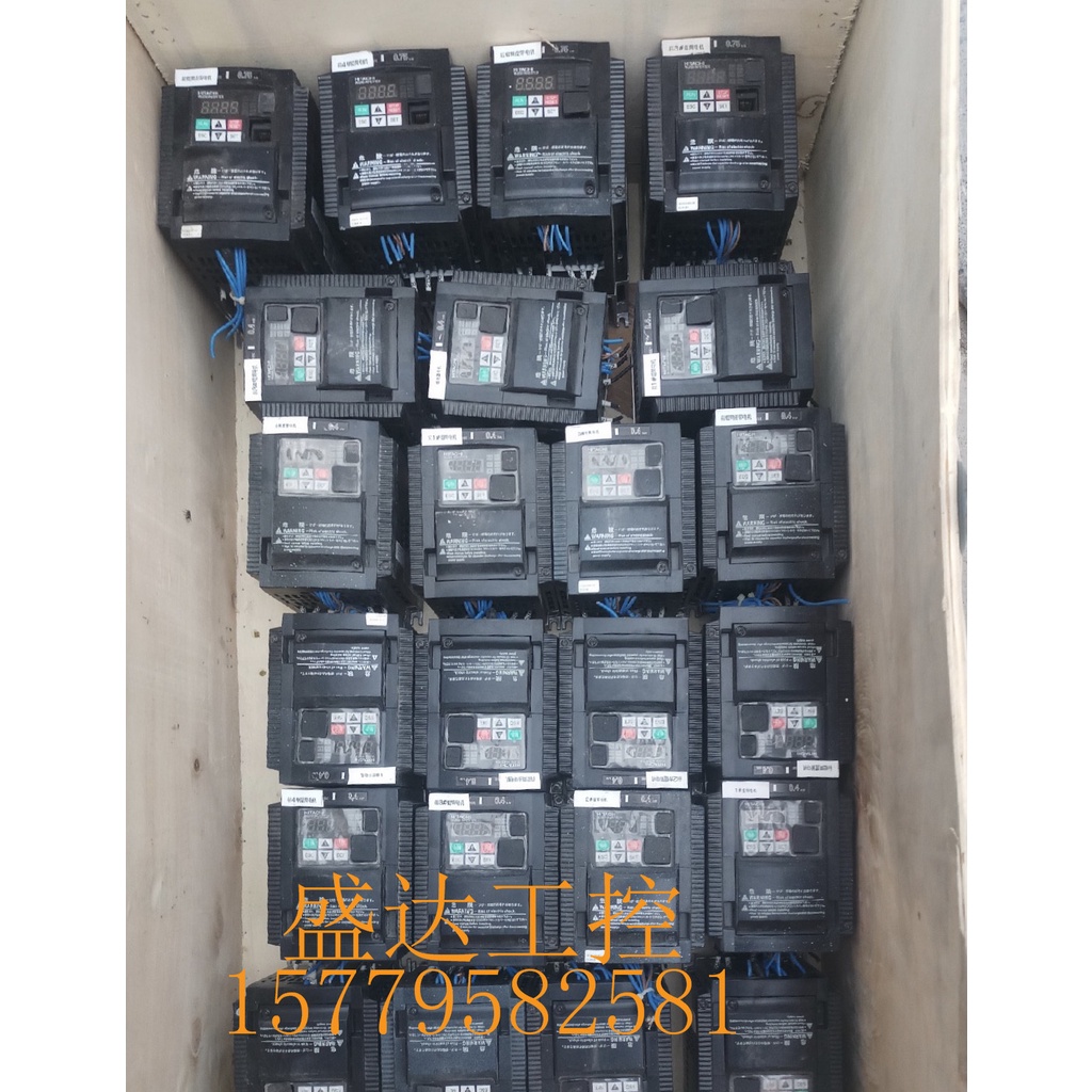 HITACHI WJ200ชุดเครื่องแปลงความถี่ WJ200-004HFC-M 400W ทดสอบห่อสต็อกจุด