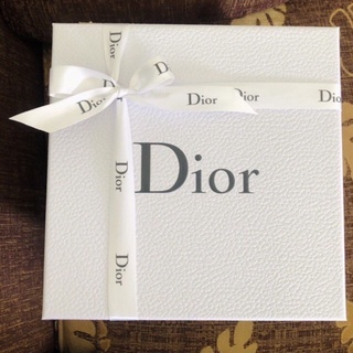 ส่งฟรี 🚗💨 Dior กล่องของขวัญ+ริบบิ้นลายดิออร์ แถมการ์ดดิออร์ ‼️ของแท้