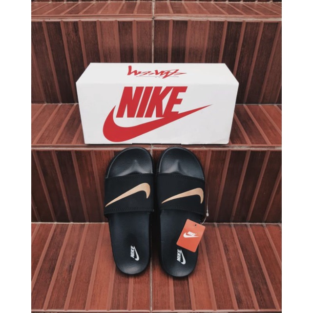 รองเท้าแตะ Nike GOLD SLIP ON