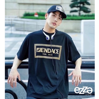 FENDACE LOGO T-SHIRT FENDI X VERSACE เสื้อยืด เฟนดิ ปักlogo สีทองสวยหรู คอลล่าสุด เสื้อยืดผู้ชาย เสื้อยืดผู้หญิง