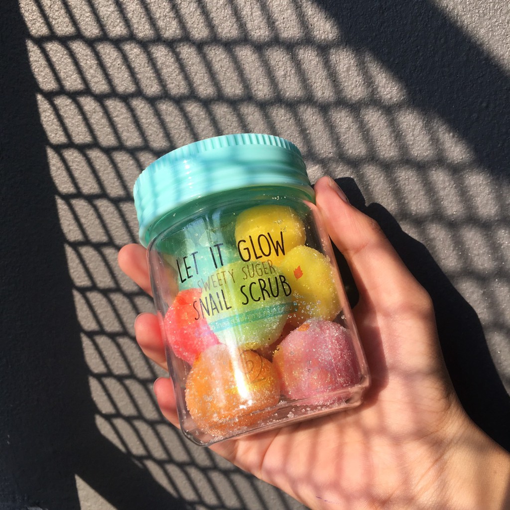 Let it glow snail scrub