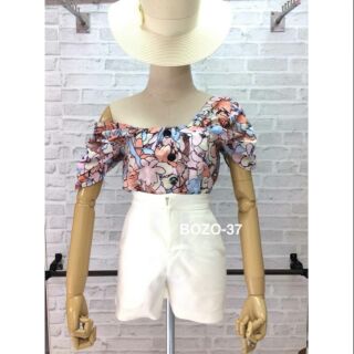 Modern Vintage Crop เสื้อCrop ที่ลวดลายเฉพาะ