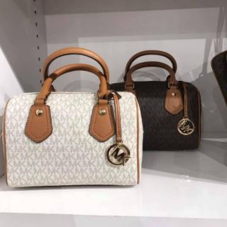 Preoder MICHAEL KORS กระเป๋าถือ ทรงหมมอน 9"
