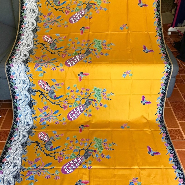 ผ้าปาเต๊ะสีเหลือง ลายนกยูงคอตตอนแท้100% ซับน้ำ100% #SK006