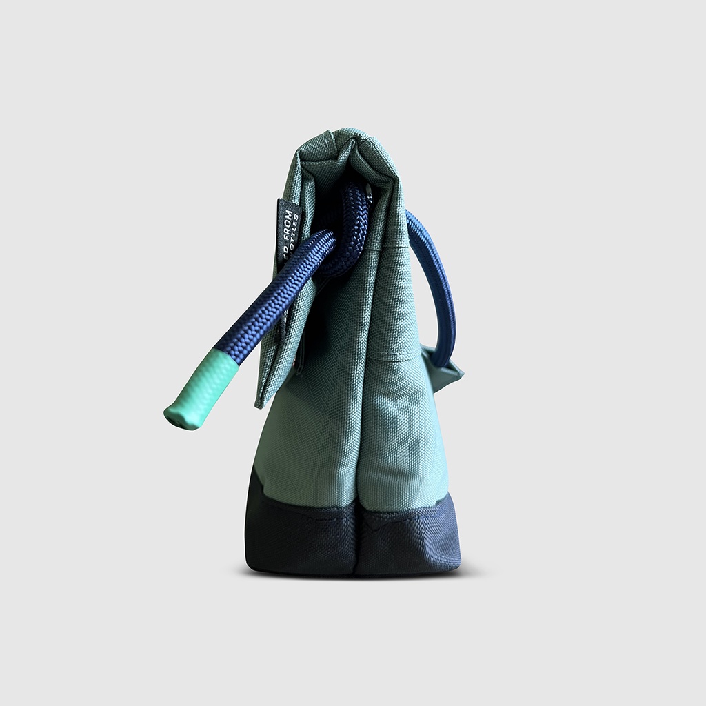 Squad relife sky sling bag กระเป๋าสะพายข้างรุ่น Squad สีกากี / TA.THA.TA