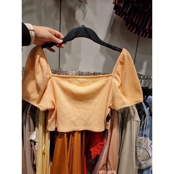 Crop H&M มือสอง ครั้งเดียว สภาพใหม่