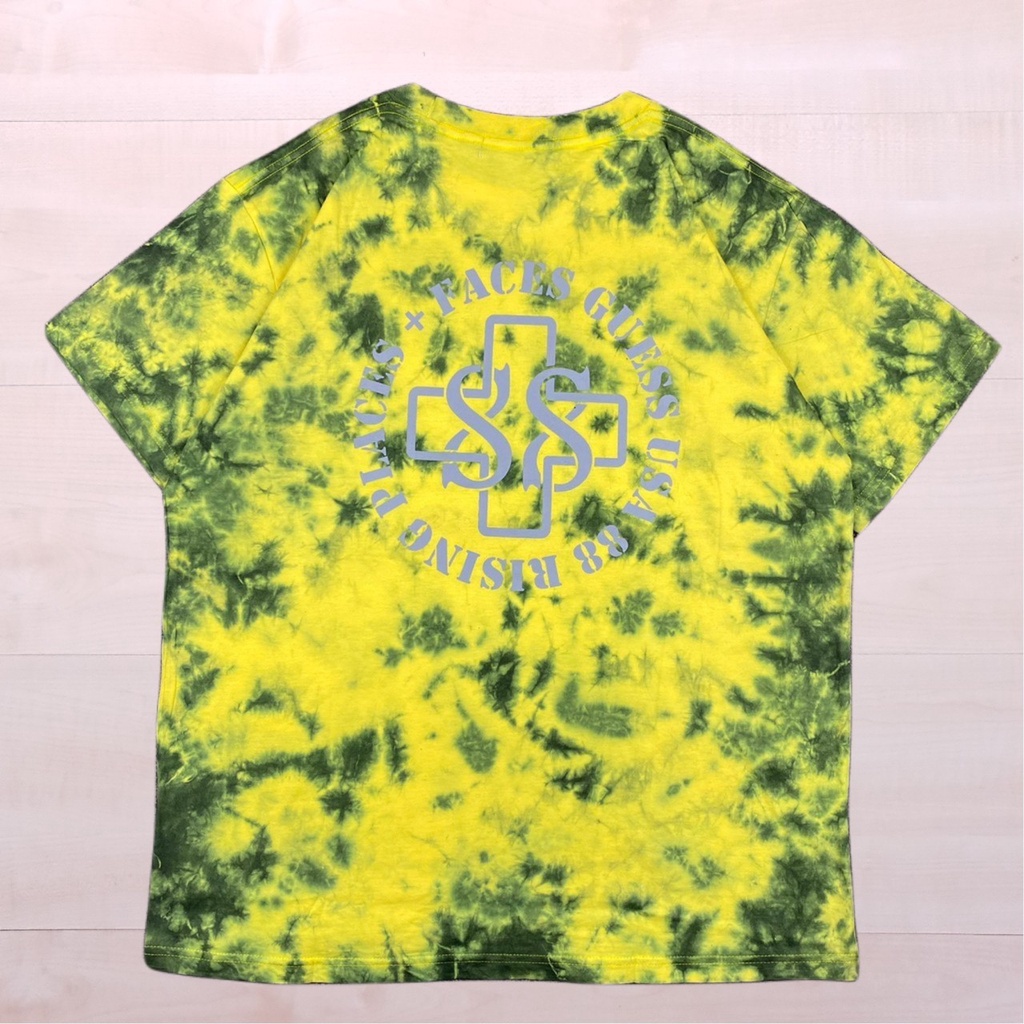 Guess X 88RISING TEE TIE DYE เสื้อยืดสีเหลือง