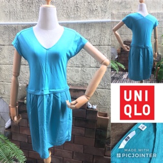 2sis1bro แบรนด์แท้ Uniqlo เดรสสั้น คอแหลม ต่อเอว ทรงเข้ารูป สีเขียว มือสอง พร้อมส่ง sz S