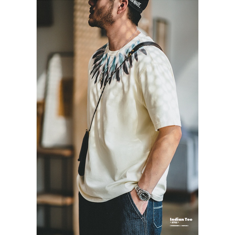 Maden  ใหม่ เสื้อยืดแขนสั้น พิมพ์ลายขนนก ทรงหลวม สไตล์อินเดียเรโทร อเมริกัน ฤดูร้อน สําหรับผู้ชาย 2022