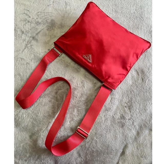 Prada red nylon crossbody bag ของแท้ ปราด้า วินเทจ กระเป๋ามือสอง แบรนด์เนม