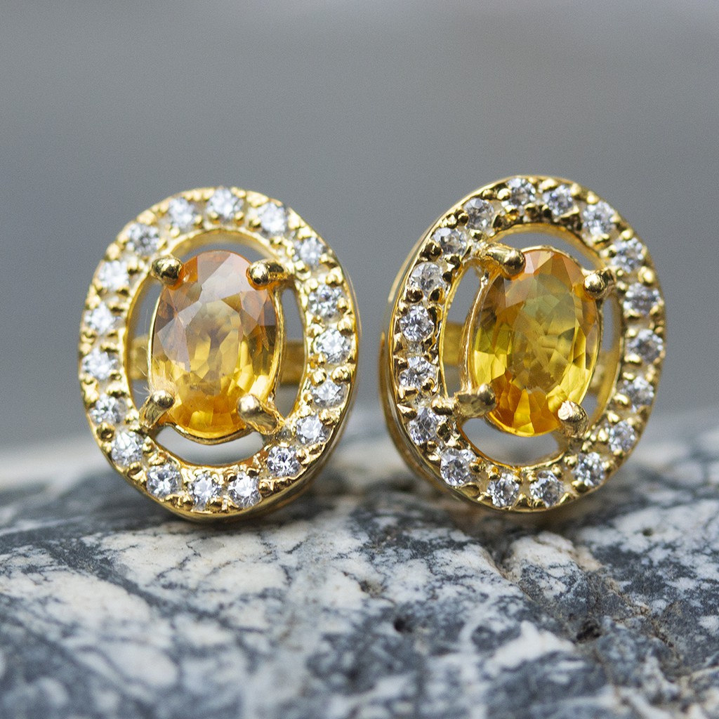 ต่างหูพลอยบุษราคัมบางกะจะ (Yellow Sapphire) เรือนเงินแท้ 92.5% ชุบ ล้อมด้วยเพชร CZ เกรดสวยพิเศษจากรั