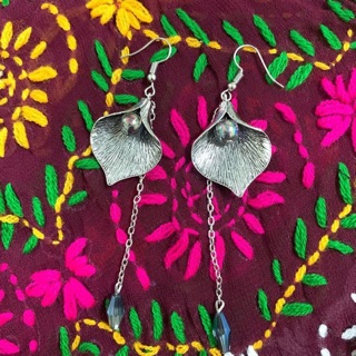 🌟 พร้อมส่ง 🌟 ต่างหูระย้าชุบเงินแท้ Asymmetry Wild White Flower Earrings