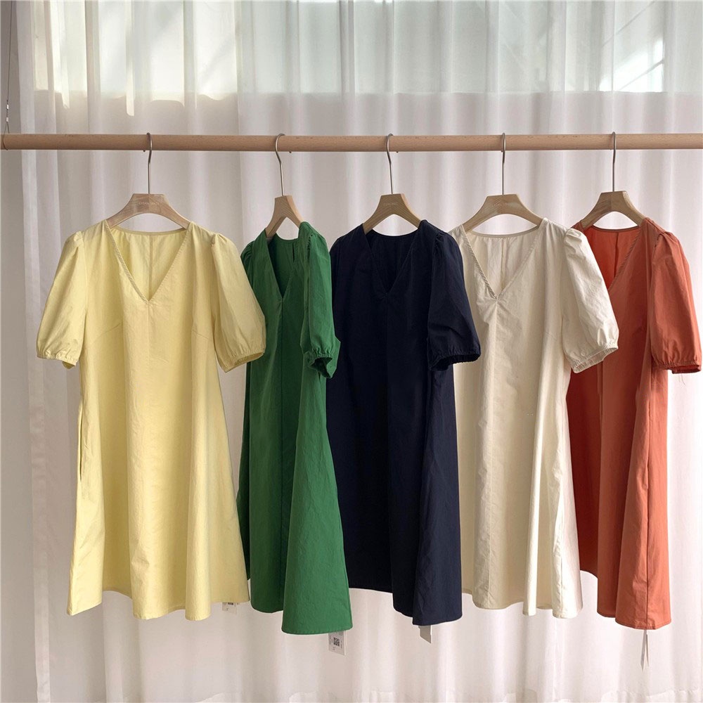 LHSunshine 🌞 🍀ชุดเดรสคอวีแขนตุ๊กตาสไตล์มินิมอลสุดชิค✨ ใส่ไปเดินเล่นเก๋ๆกับรองเท้าแตะได้💗ในลุควันเบาๆ เรียบเก๋แถมดูแพง ห้