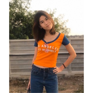 เสื้อคอวีแบบแอบเซ็กซี่