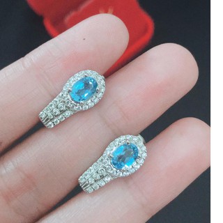 ต่างหูพลอยโทแพซสีฟ้าสด (SWISS BLUE TOPAZ)เงินแท้ 92.5 %  ประดับด้วยเพชรรัสเซีย รุ่น GE2615-SBT