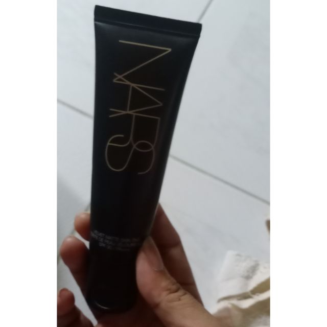 รองพื้น NARS สี medium1