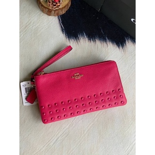 (ผ่อน0%) กระเป๋าคล้องมือ COACH LCQR RIVETS DOUBLE LARGE ZIP RED CURRANT WALLET WRISTLET 54709 สีชมพู งานshop