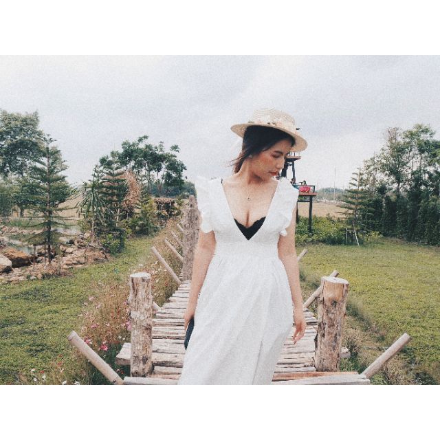 VEENA dress จากร้าน loonnystore