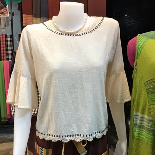 เสื้อผ้าฝ้ายพร้อมถักแขนกระดิ่งกับตุ้กตา