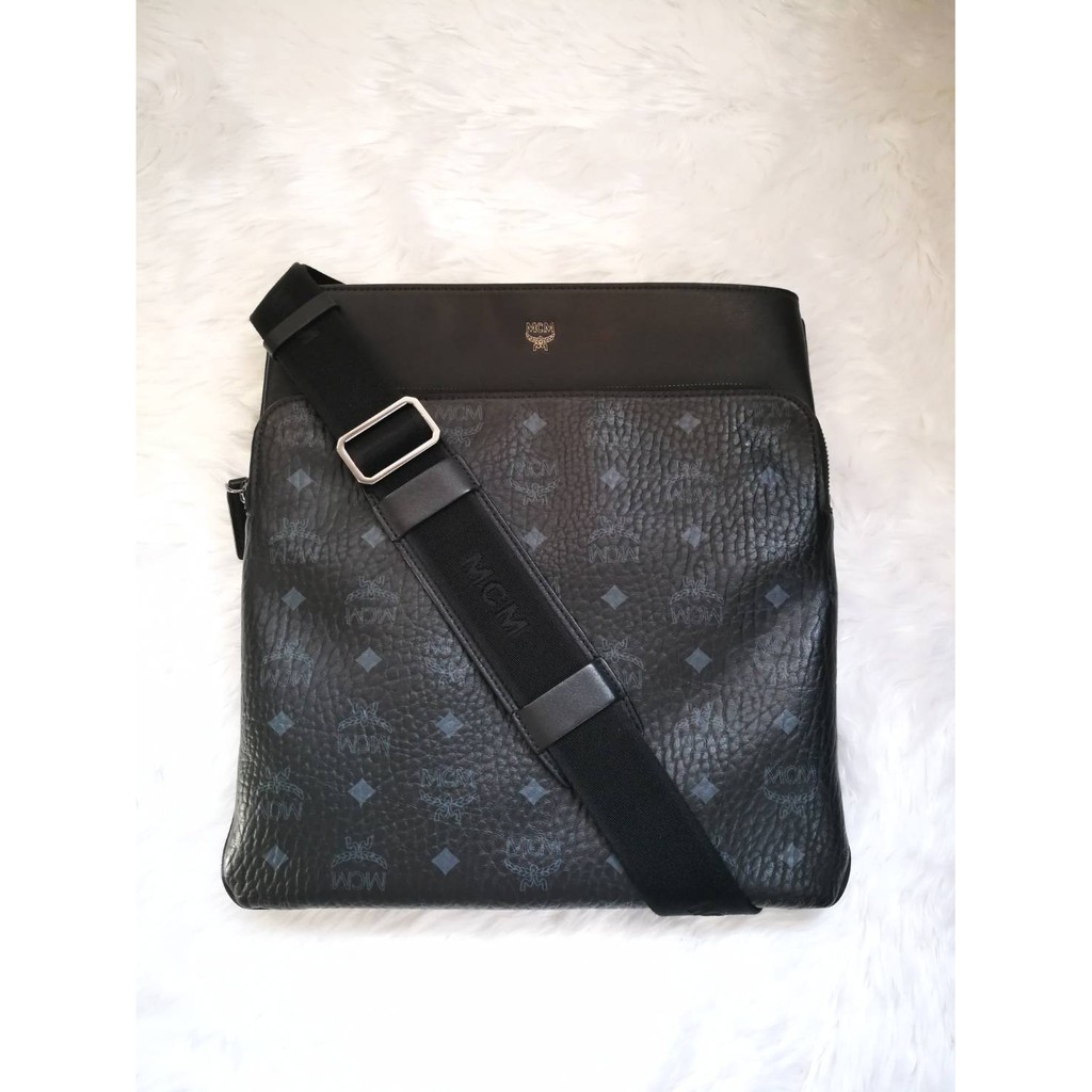 very like new mcm crossbody for men in black กระเป๋าสะพายข้างสำหรับผู้ชาย