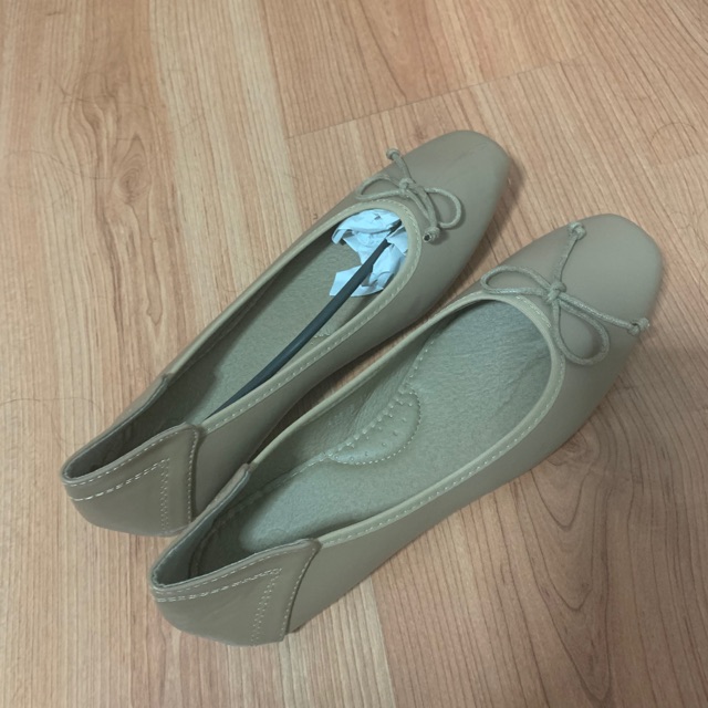 รองเท้าสีเบจอมน้ำตาล size 41 แบรนด์ร้าน im_cutesauce ในไอจี