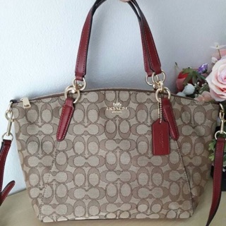 Coach F27582 small kelsey แบบผ้าน้ำหนักเบา สะพายสวยครับ