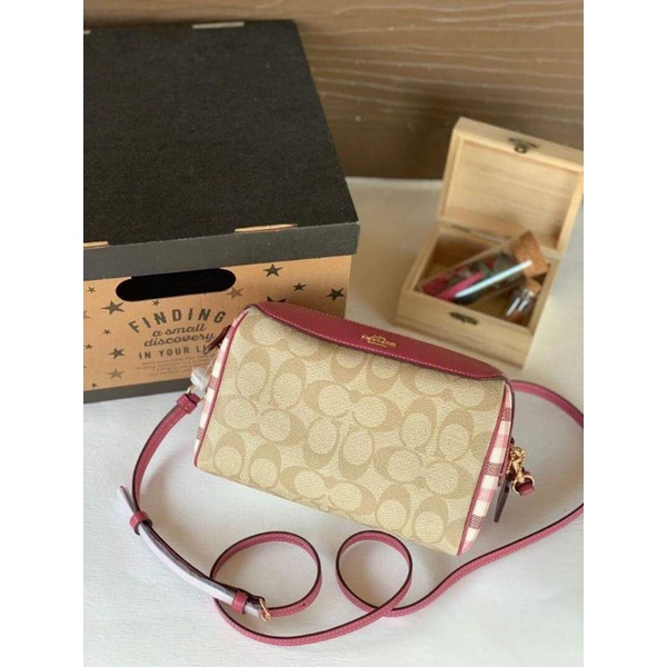 Coach หมอนไร้หูสีชมพู📣งานตามหา📣