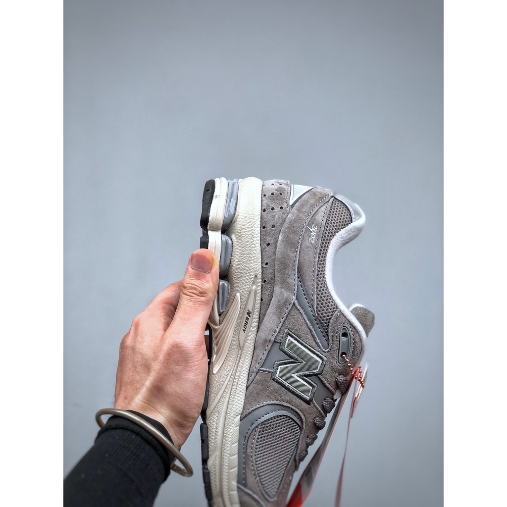 New Balance NB2002 รองเท้าวิ่งผู้ชายและผู้หญิงแนวสตรีทแฟชั่นย้อนยุคทุก ...