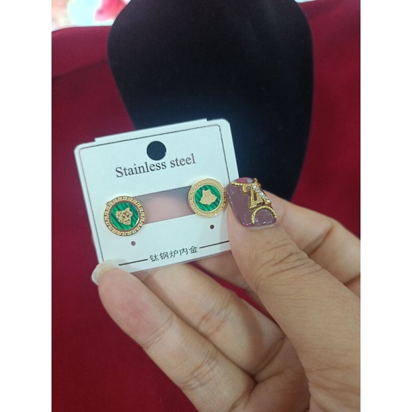 ต่างหู Versace สีเขียว