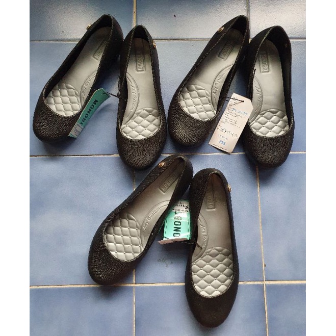 s.ส่งไวมาก😊รองเท้าmonobo รุ่นemma พร้อมส่ง ไซค์36-41จ้า