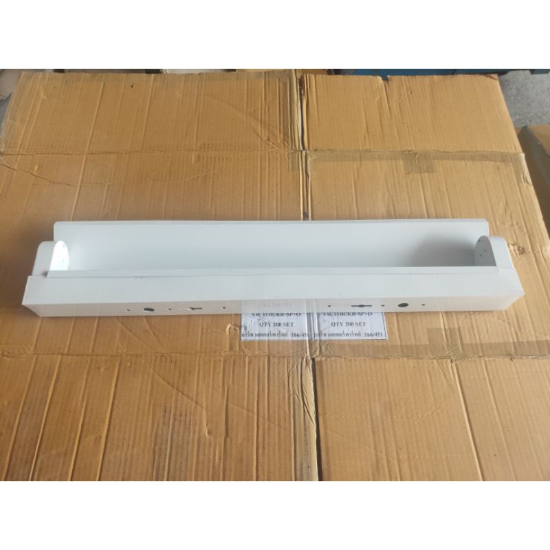 โคมกันฝน/โคมปีกสะท้อนข้างเดียว 1x18W(1*9w Led) ขาสปริง ใช้ได้ทั้งหลอดฟูลออเรสเซนต์และLED (T8)ยาว60 ซม