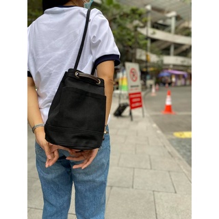 ฺMini Bucket bags Black กระเป๋าทรงขนมจีบ สะพายได้สองแบบ มีช่องด้านหน้า 2ช่อง Underlinebags