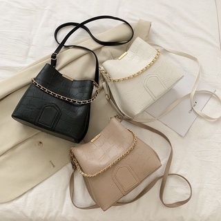 POLLY BAG กระเป๋าหนัง PU แต่งสายโซ่ เรียบหรู สายเส้นเล็ก ปรับระดับได้ มีให้เลือก 3 สี