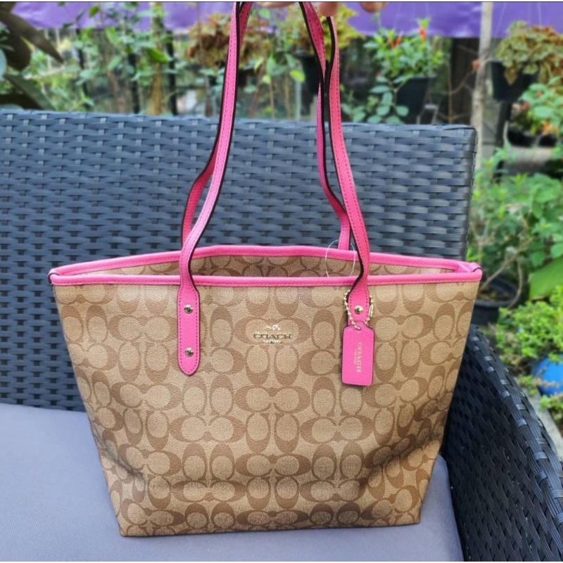 Coach CITY ZIP TOTE IN SIGNATURE