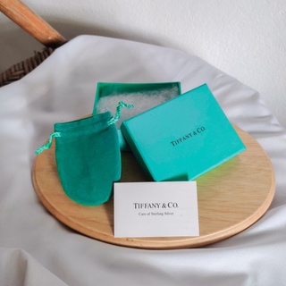 กล่องเครื่องประดับ Tiffany &amp; Co. เซ็ตกล่องพร้อมถุงกำมะหยี่และนามบัตร