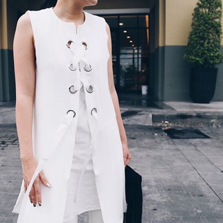 sleeveless long white waist coat