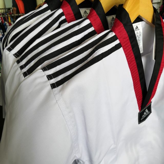 ชุดเทควันโด​ adidas adi-CLUB แบบมีแถบไหล่​ คอดำแดง